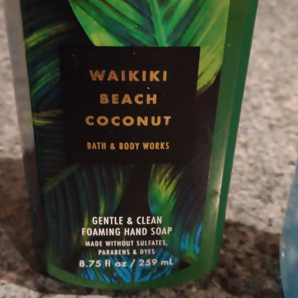 Bath & Body Works Foaming Hand Soap Set - Peach, Blue, Green - Picture 6 of 7
